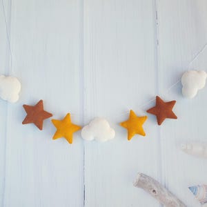 Felt Star Cloud Garland: Unisex Nursery Decor, Sustainable Autumn Banner