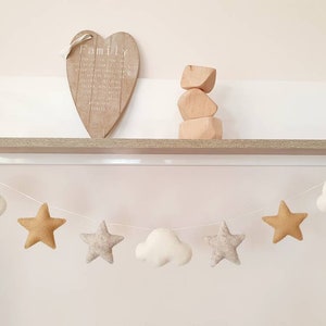 Unisex neutral felt star cloud garland, baby bedroom decoration, pastel star banner, sustainable home decor, photo prop