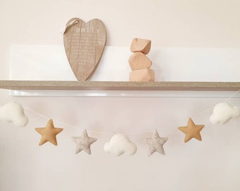 Unisex neutral felt star cloud garland, baby bedroom decoration, pastel star banner, sustainable home decor, photo prop