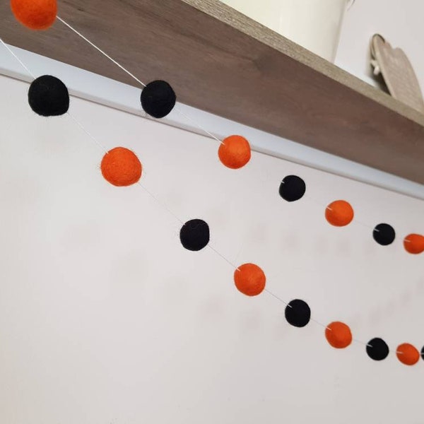 Halloween felt ball garland DIY kit, make your own felt felt ball garland supplies, DIY kit for Halloween