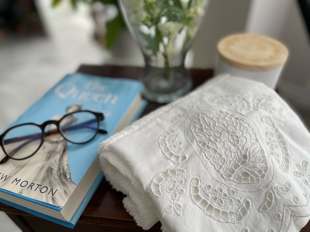 Embroidered Richelieu Guest Towel, Hand Towel, Tea Towel, Soft Absorbent Towels. English Style