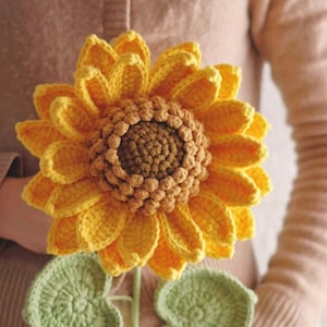 Crochet GIANT sunflower flower bouquet,hand made,personalized gift for girl friend,home decoration, knitted flower Forever flower, sunflower