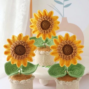 Crochet sunflower in pot, handmade personalized gift for mother, home decoration, desk decoration,  knitted sunflowers, crochet flowers,