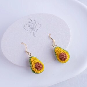 Crochet avocado dangle earrings, handmade earrings, handmade jewelry, summer fruit earring, Gift For Her, gift mom, green earring,