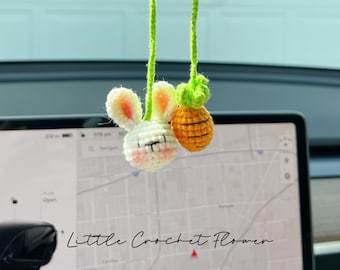 Miroir de voiture lapin et carotte suspendu, lapin au crochet, carotte tricotée, breloque pour voiture fait main, idée cadeau au crochet, cadeau pour elle, décorations de voiture