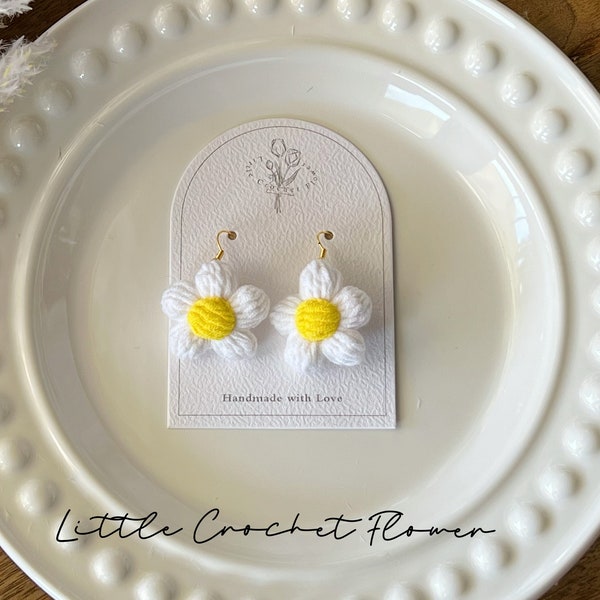 Crochet daisy dangle earrings, handmade earrings, handmade jewelry, summer fruit earring, Gift For Her, gift mom, white daisy earrings