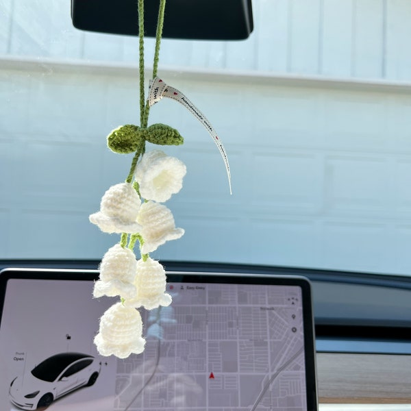 Adorno colgante de lirio del valle a crochet, adorno hecho a mano para el espejo del coche, flor de crochet para regalar, decoración única para el coche, regalo de inauguración de casa