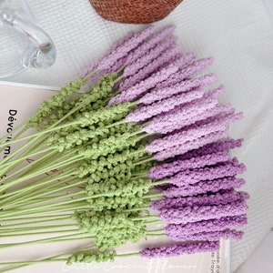 Une lavande, fleur de lavande au crochet, fait main, cadeau personnalisé pour enseignant, décoration de maison, décoration de bureau, lavande au crochet image 1