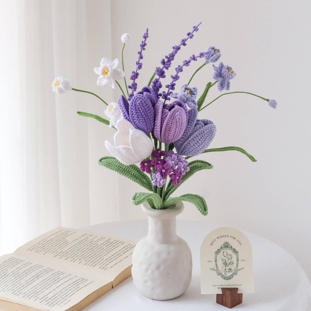 かぎ針編みの花束、チューリップ、ラベンダーの編み花、お母様への