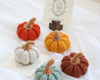 Citrouilles au crochet, citrouilles en tricot, lot de 5, décoration de citrouilles d'automne, décoration d'Halloween, décoration de Thanksgiving, citrouilles colorées, citrouilles faites main