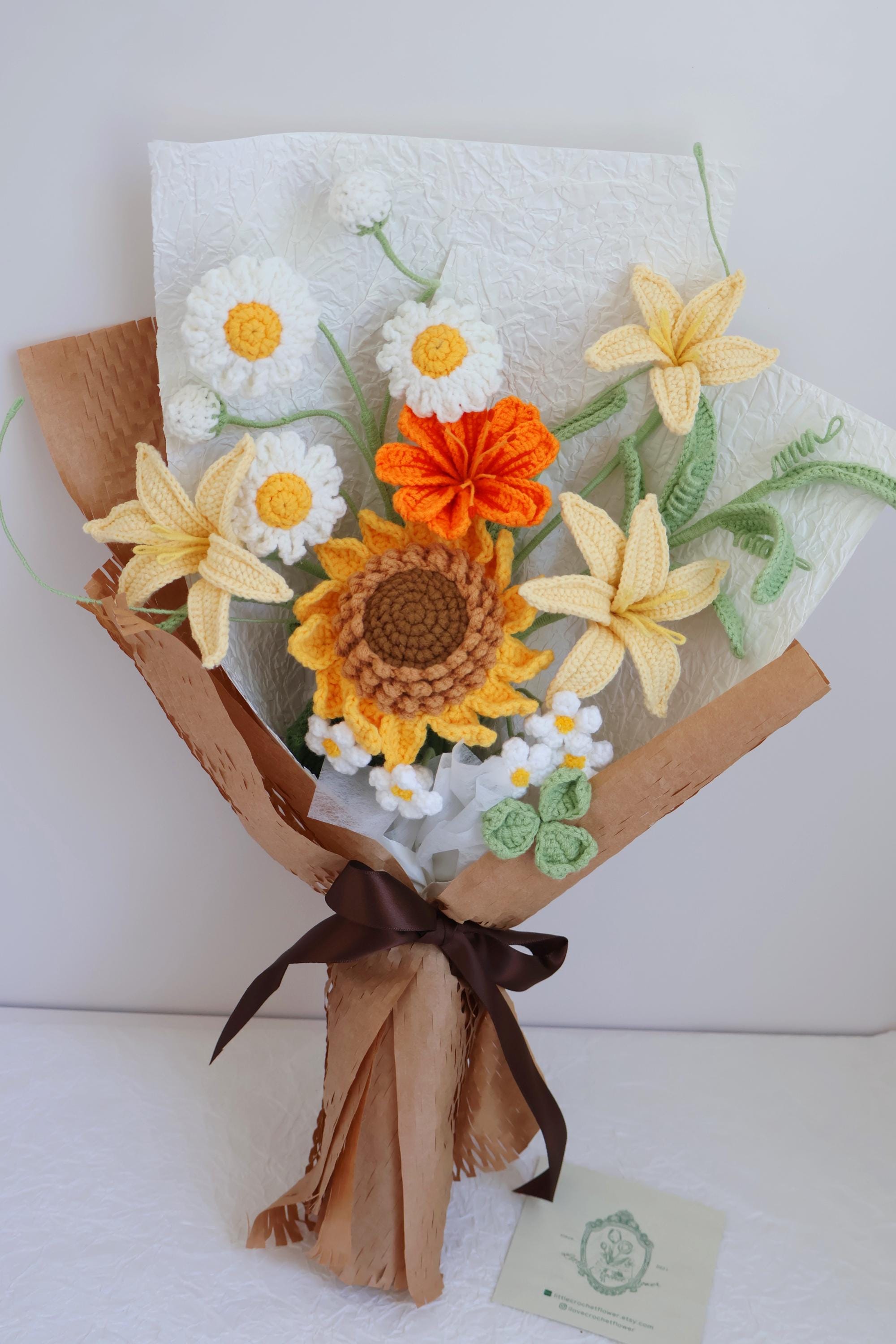 Dcaknri Bouquet Fleurs Crochet Main - Décoration Chambre Enfant Bébé Fille Garçon, Jaune/Orange/Bleu, 42x40 Cm Intemporel