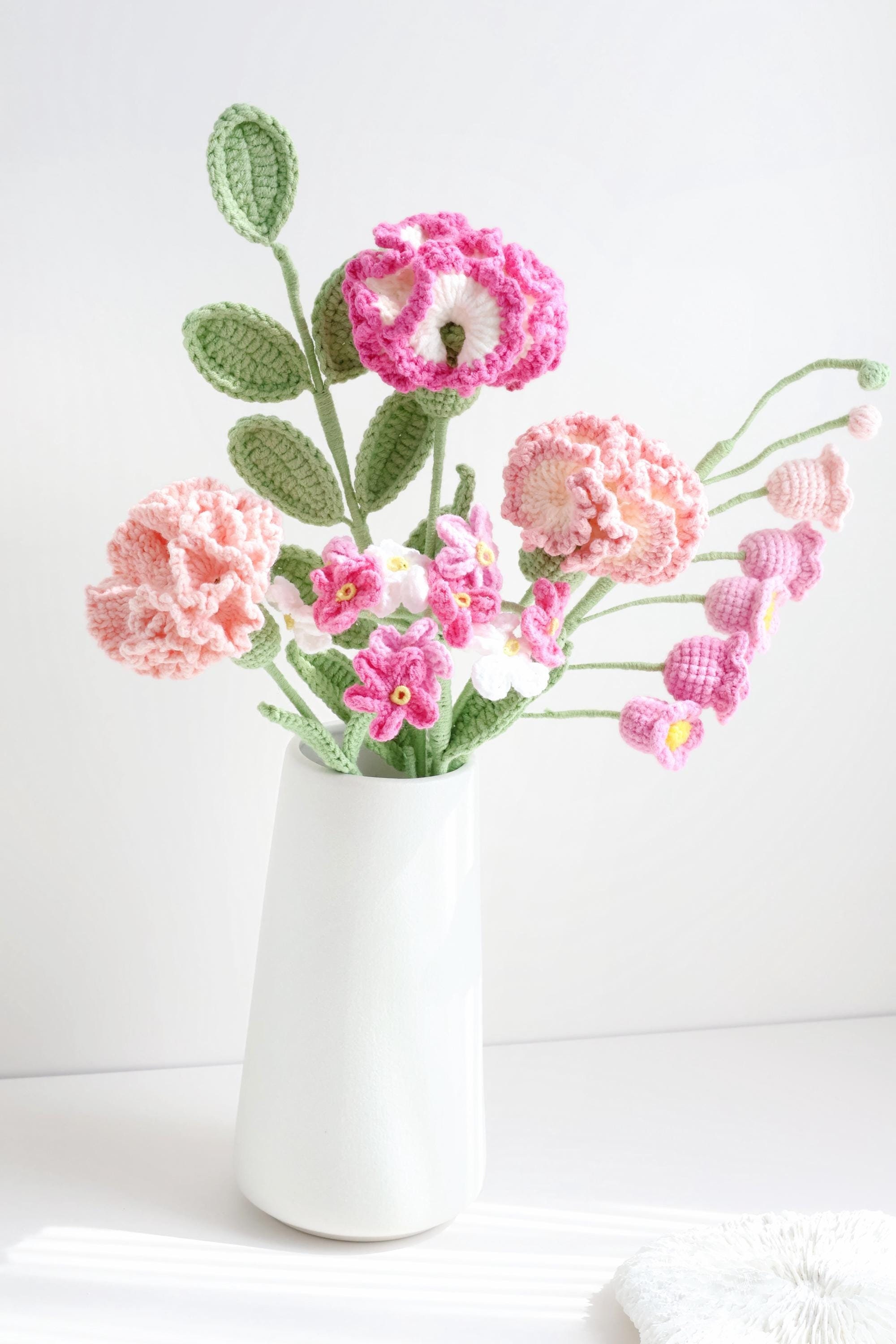 Nikuoan Bouquet Di Fiori All'Uncinetto Fatto A Mano, Garofani E Rose In Cotone, Con Foglie Di Eucalipto, Regalo Per San Valentino, Festa Della Mamma, Compleanni, Matrimoni