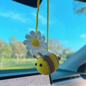 Accesorios para colgar espejos de coche con abeja y margarita, abeja de crochet, margarita de punto, abeja hecha a mano, idea de regalo de crochet, regalo para ella, decoraciones para el coche