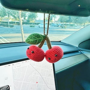 Accessoires suspendus de miroir de voiture en cerisier, cerisier au crochet, cerisier tricoté, cerisier fait main, idée cadeau crochet, cadeau pour elle