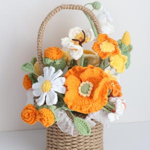 かぎ針編みの花のバスケット、手作りのイチゴ、パーソナライズされたギフト、家の装飾、デスクの装飾、花のバスケット、編み物の花
