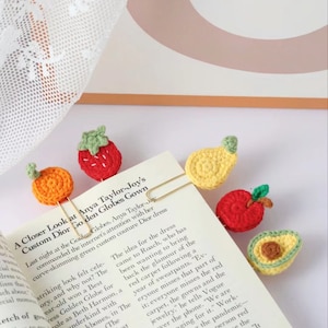 CROCHET strawberry BOOKMARK, avocado ,set of 5, fruit bookmark, Knitted strawberry, Handmade bookmark, Crochet Gift Idea, Gift For Her