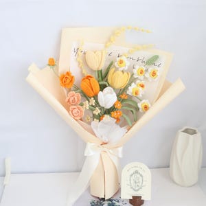 Gehäkelter Tulpenstrauß, handgemachte Blumen, personalisiertes Geschenk für Mutter, Abschlussfeier, Hauptdekoration, gestrickter Lavendel, immer Blume