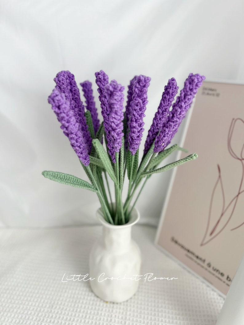 Une lavande, fleur de lavande au crochet, fait main, cadeau personnalisé pour enseignant, décoration de maison, décoration de bureau, lavande au crochet purple w leave