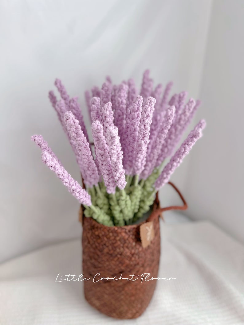 Une lavande, fleur de lavande au crochet, fait main, cadeau personnalisé pour enseignant, décoration de maison, décoration de bureau, lavande au crochet light purple