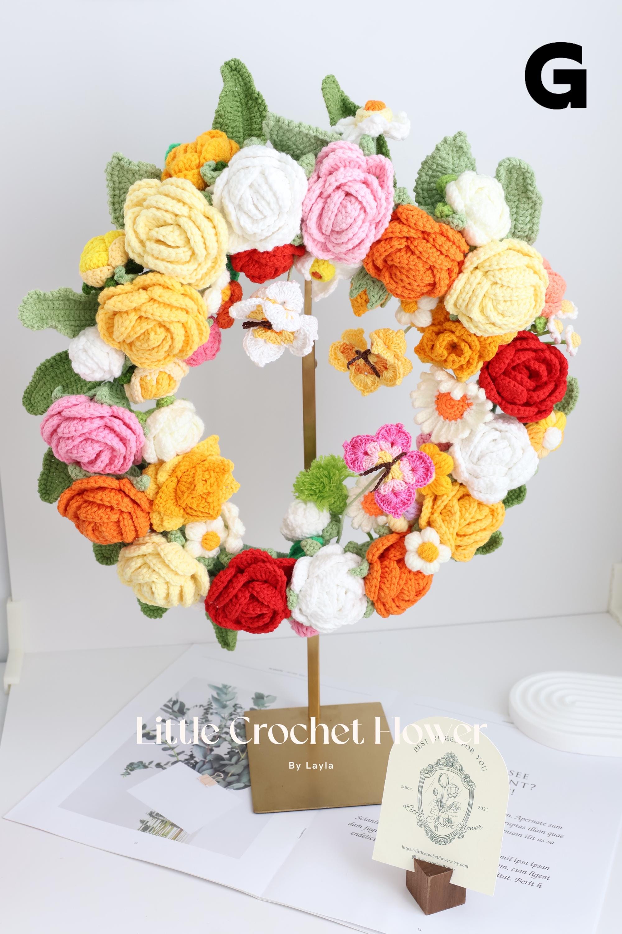 かぎ針編みの春の花のリースの手作りの花のリース、母親への