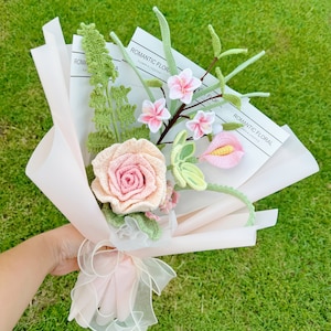 Ramo de rosas de ganchillo, hecho a mano, regalo personalizado para novia, decoración del hogar, flor de rosa de punto, flor para siempre, ramo de rosas