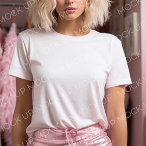 White Bella Canvas 3001 Model Mockup, Bella Canvas T-Shirt Mockup, Model Bella Canvas 3001 Tshirt Mock Up, White Plain T-shirt Mockup imagem 2