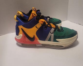 Nike LeBron Witness 7 Multicolor Size 6.5Y Sneaker