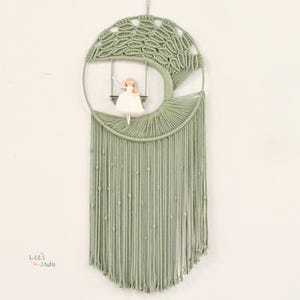 Makramé drömfångare i livets träd, ängel på gunga, väggdekoration för barnrum, boho babyshowerpresent