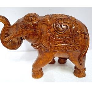 Hand Carved Wooden Elephant Statue: Indian Home Decor (7x9x4)