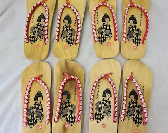 4 par japanska Geta-sandaler i trä