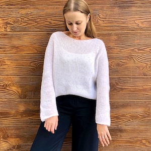 Handgebreide mohairtrui: witte wollen oversized trui, boothals