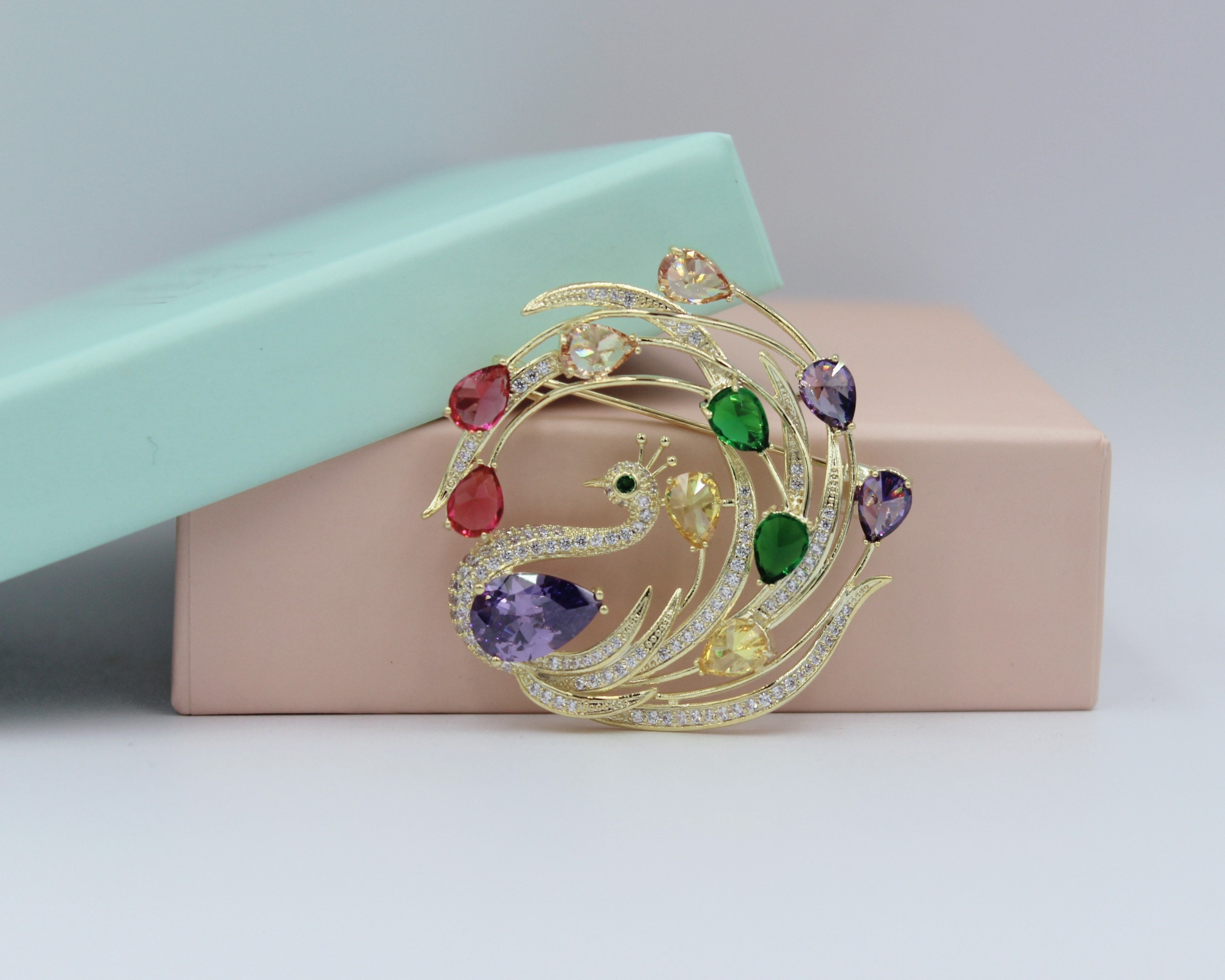 Credencial plan de estudios este Broche de pavo real.Broche de cristal Swarovski.Broche para - Etsy España Credencial plan de estudios este Broche de pavo real.Broche de cristal Swarovski.Broche para - Etsy España