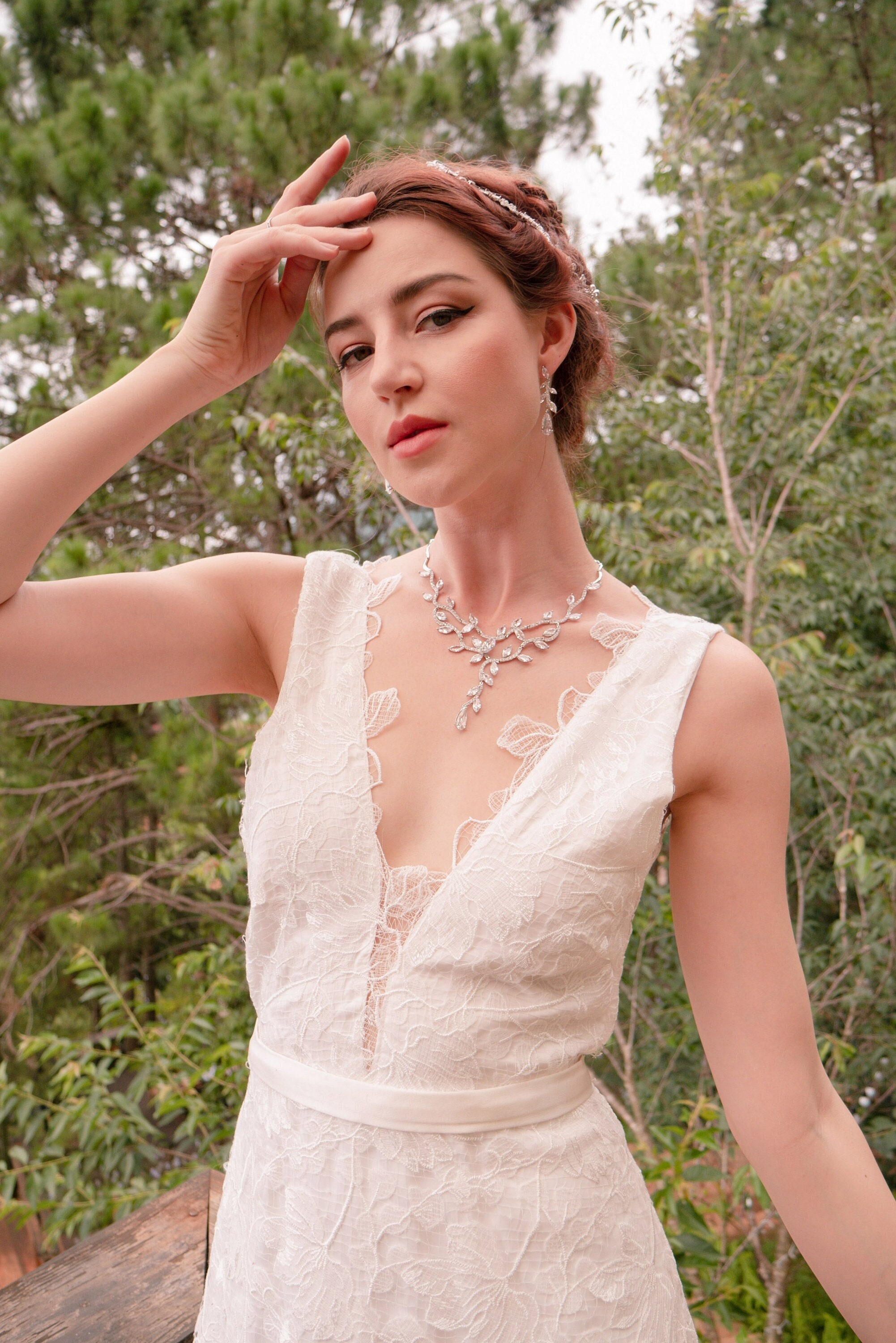 Gorgeous Wedding Dresses With Necklace A Line Custom Made Lace Applique  Bohemian Bridal Gowns Sexy V Neck Sleeveless Robe De Mariée From  Huifangzou, $119.18 | DHgate.Com