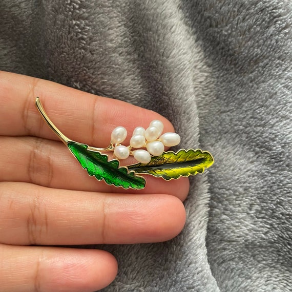 Minimalist brooch clearance