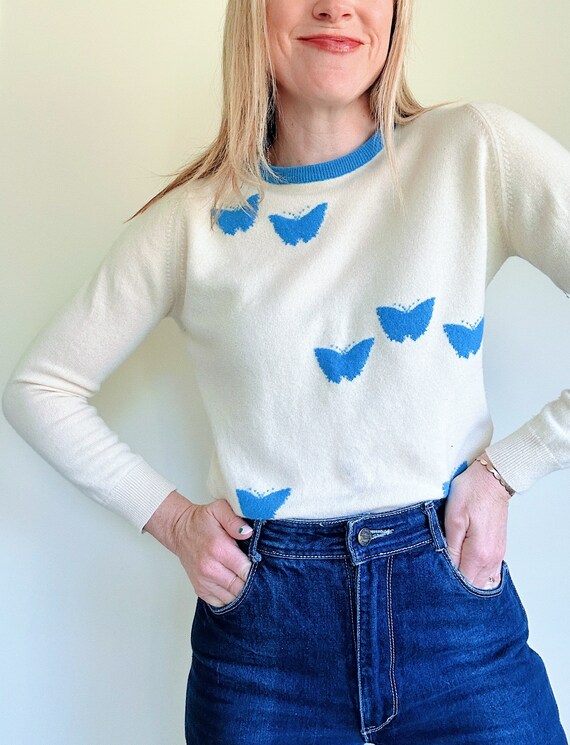 Vintage cashmere pullover sweater | cream and blu… - image 2