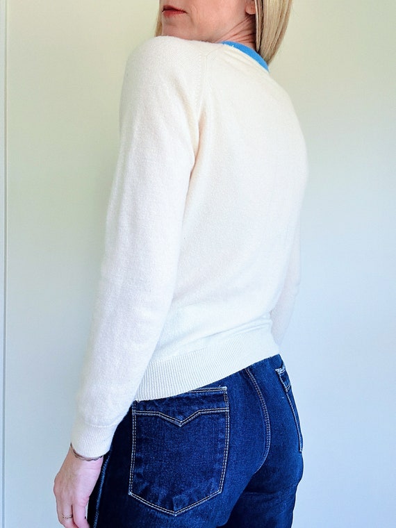 Vintage cashmere pullover sweater | cream and blu… - image 4
