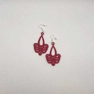Pendientes de encaje bordado de frambuesa: Pendientes colgantes rojos