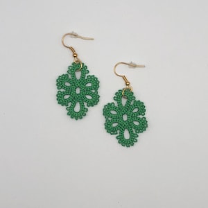 Schiffchen Ohrringe, Silber Ohrringe, Tatting Ohrringe, Ohrhänger baumeln, Tat Ohrringe, Boho Ohrringe, Neon Ohrringe, Tatted Schmuck