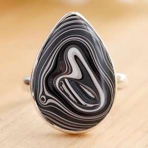 Teardrop Fordite-ring, Fordite-ring peer, handgemaakte zilveren ring, unieke agaatring, sterlingzilveren ring, statement cadeau sieraden ringmaat #9