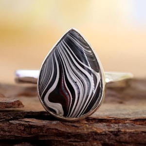 Bague en fordite en forme de larme, bague en fordite unique, bague en argent faite main, bague en argent sterling, bijou cadeau tendance bague taille #8, bague unisexe