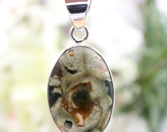 Colgante de jaspe de la selva tropical en plata de ley, joyería ovalada de riolita hecha a mano, joyería unisex.