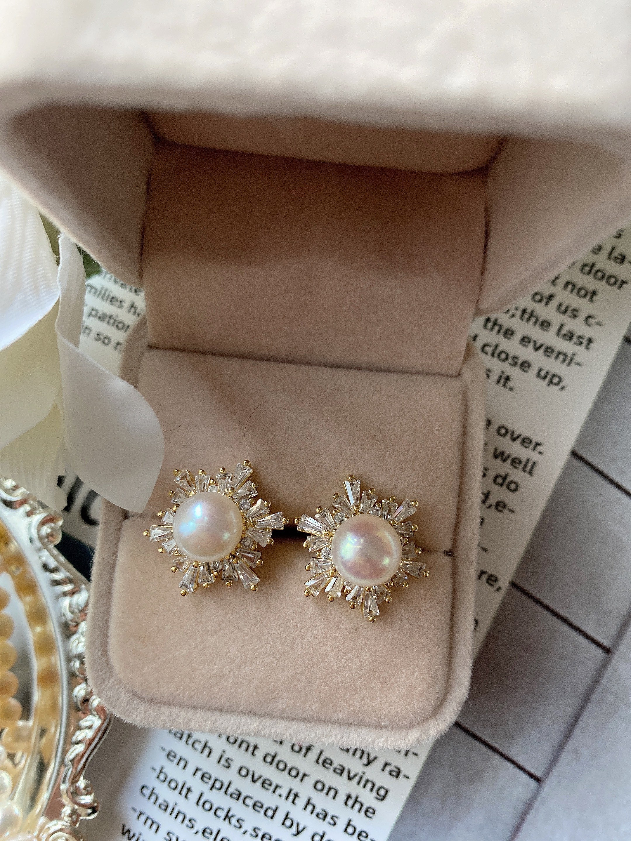Snowflake pearl earrings