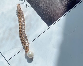 Diamond bracelet with pearls