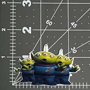 Disney Toy Story 3 Flat Back Planar Resin Hair Bow Center, Embellishment Scrap Embellishment Woody Buzz Latso Forky Jessie Potato SET of 2 Aliens