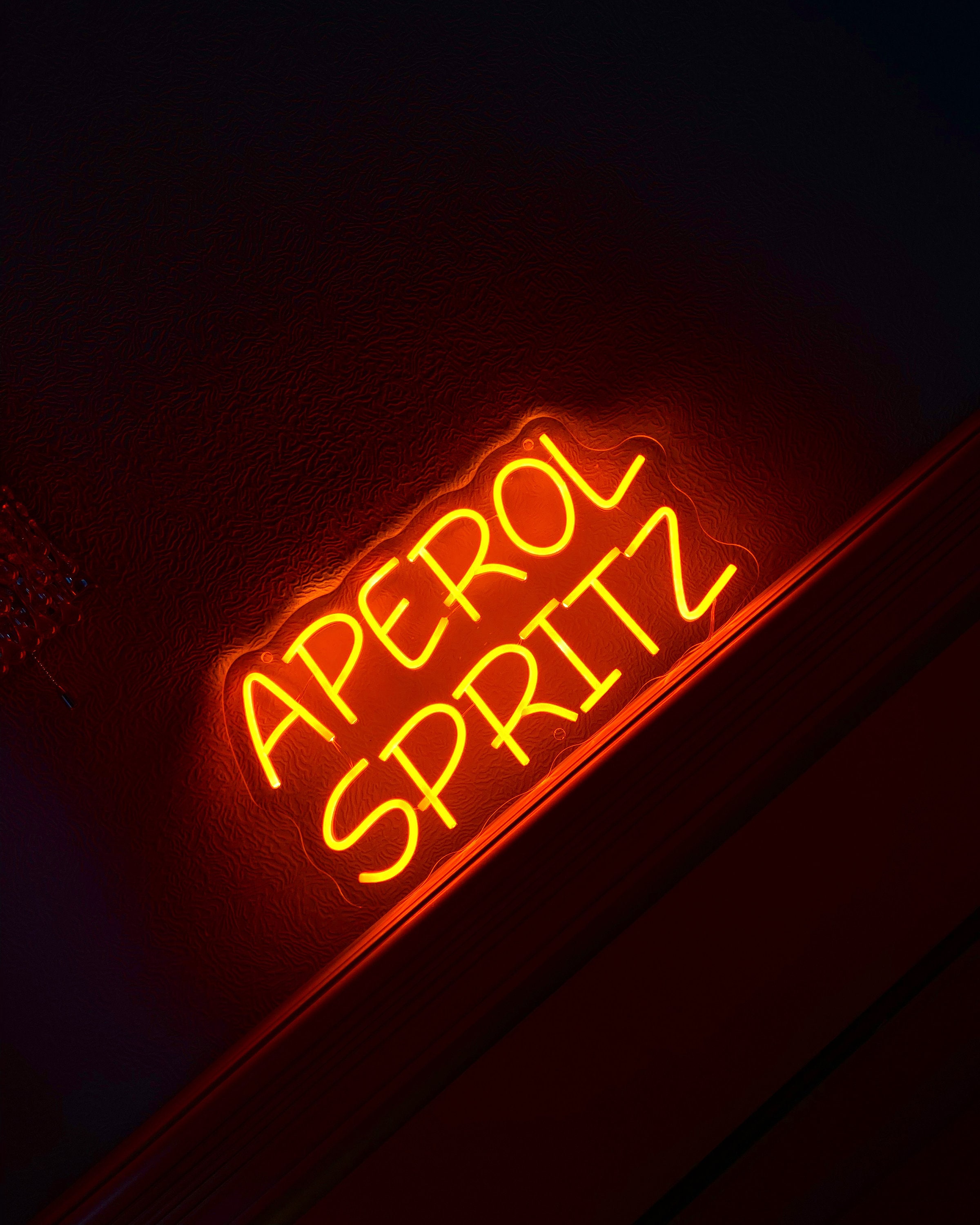 Insegna Al Neon LED "APEROL SPRITZ" - Rossa, 42x20 Cm, Per Decorazione Parete, Bar, Casa, Feste