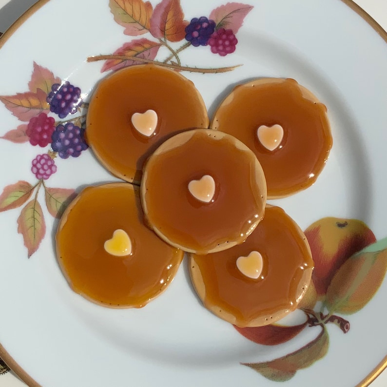 Heart Butter Pancakes With Syrup Phone Grip image 2