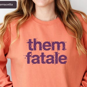 Them Fatale Comfort Colors-sweater, genderqueer nonbinary Pride-cadeau