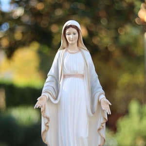 20 Zoll / 50 cm Muttergottes der Gnade gegossene Marmorpulverstatue, Außenstatue Unserer Lieben Frau, Medjugorje-Statue, Jungfrau Mariastatue für draußen