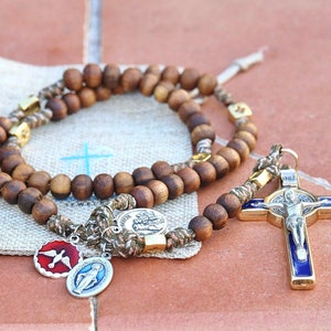 Rosario de San Benito de Paracord: Cuentas de madera, Medalla Milagrosa