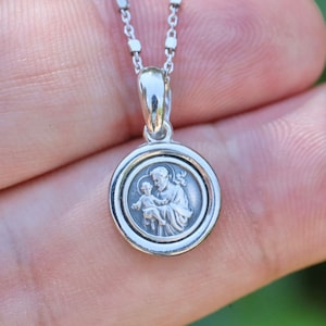 Medalla de San José, medalla en miniatura, plata de ley 925, medalla de santo católico, protector de la Sagrada Familia, regalo para adolescente, colgante delicado